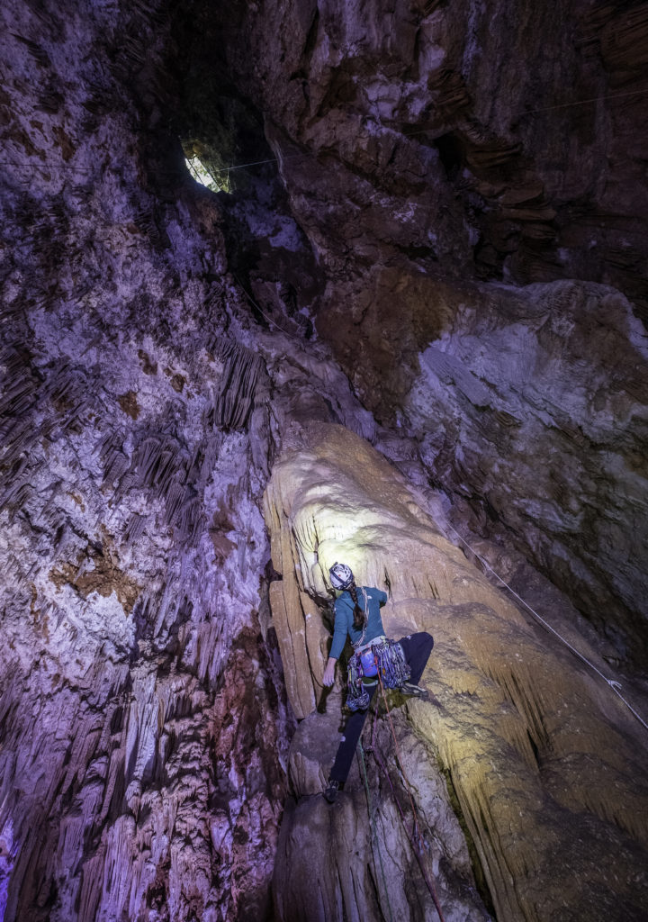 Grimpe dans la grotte de la Salamandre