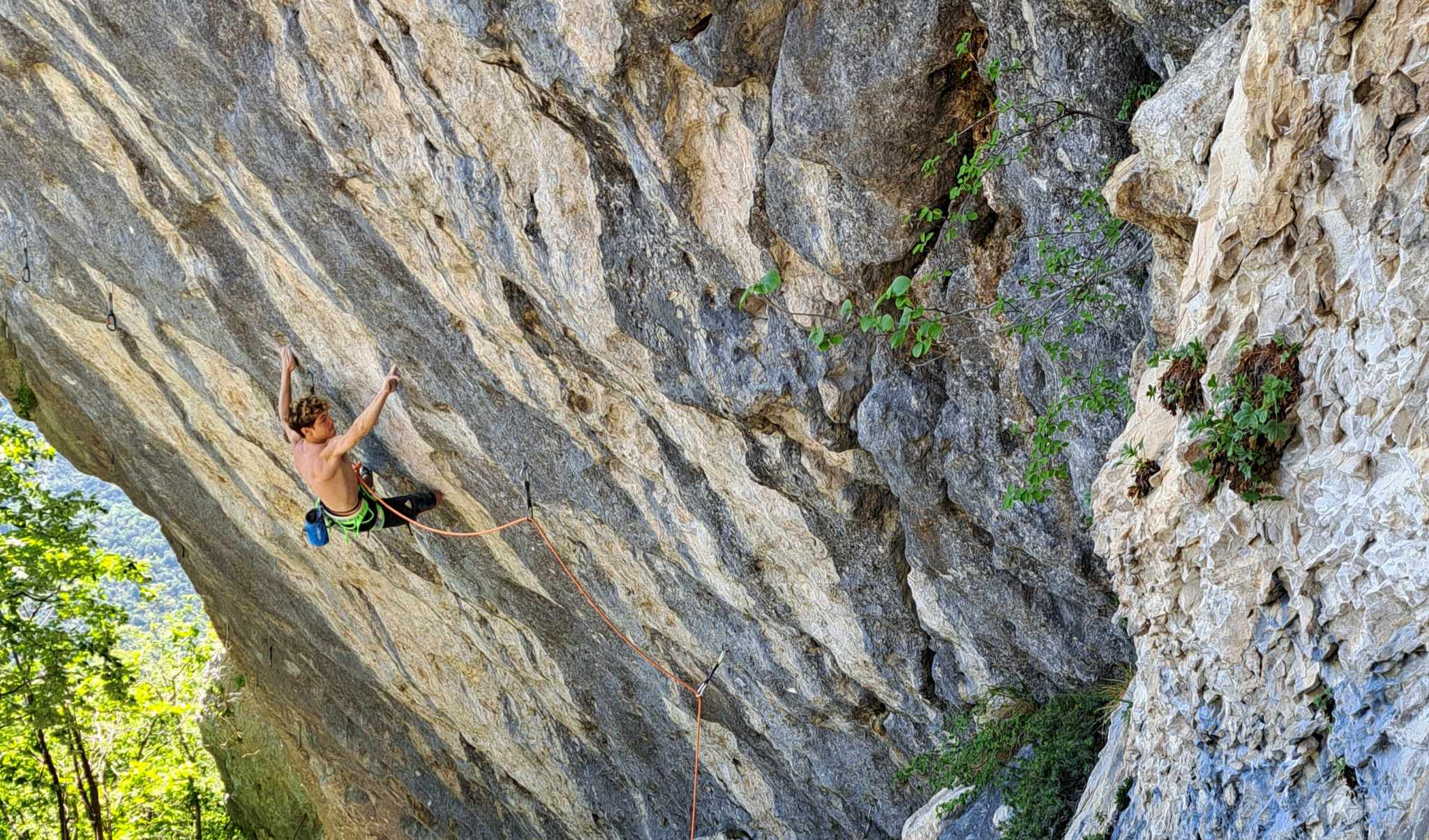 VENEZ DÉCOUVRIR LE PLUS GRAND MUR D'ESCALADE DE L'OCÉAN INDIEN - GYMNASE  BÉDIER - Saint-andré