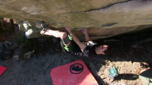 Adam Ondra assis de Soudain Seul