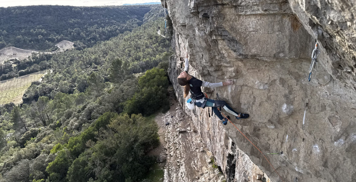 Alizée Blass, 11 ans, gravit Guère d’usure 8c ! – Alizée Blass, 11 years old, climbs Guère d’usure 8c!