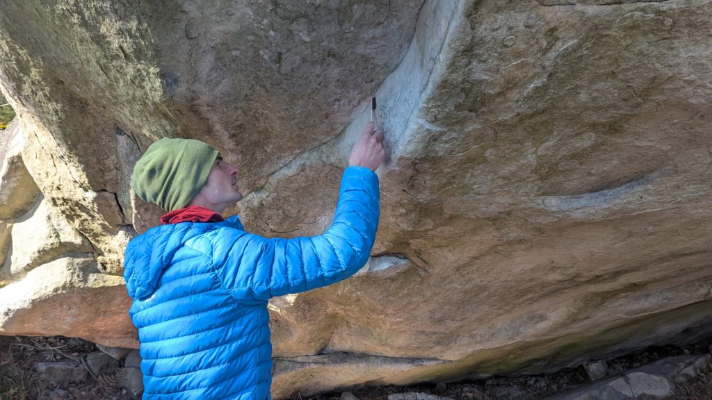 Adam Ondra brosse Fontainebleau