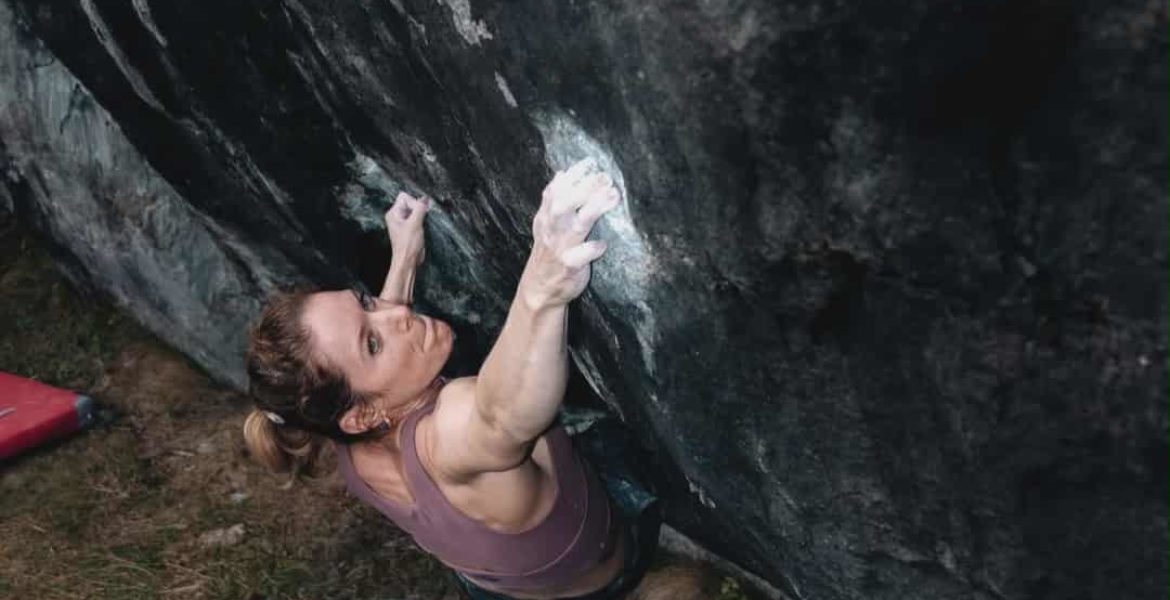 Marine Thevenet réalise Manhattan Reine Cantonale 8B+ – Marine Thevenet completes Manhattan Reine Cantonale 8B+ (+interview)