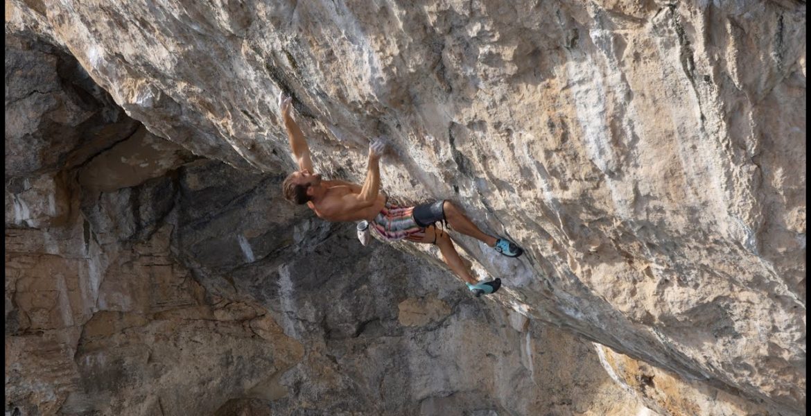 Video: Chris Sharma VS Vision Quest 9a/+
