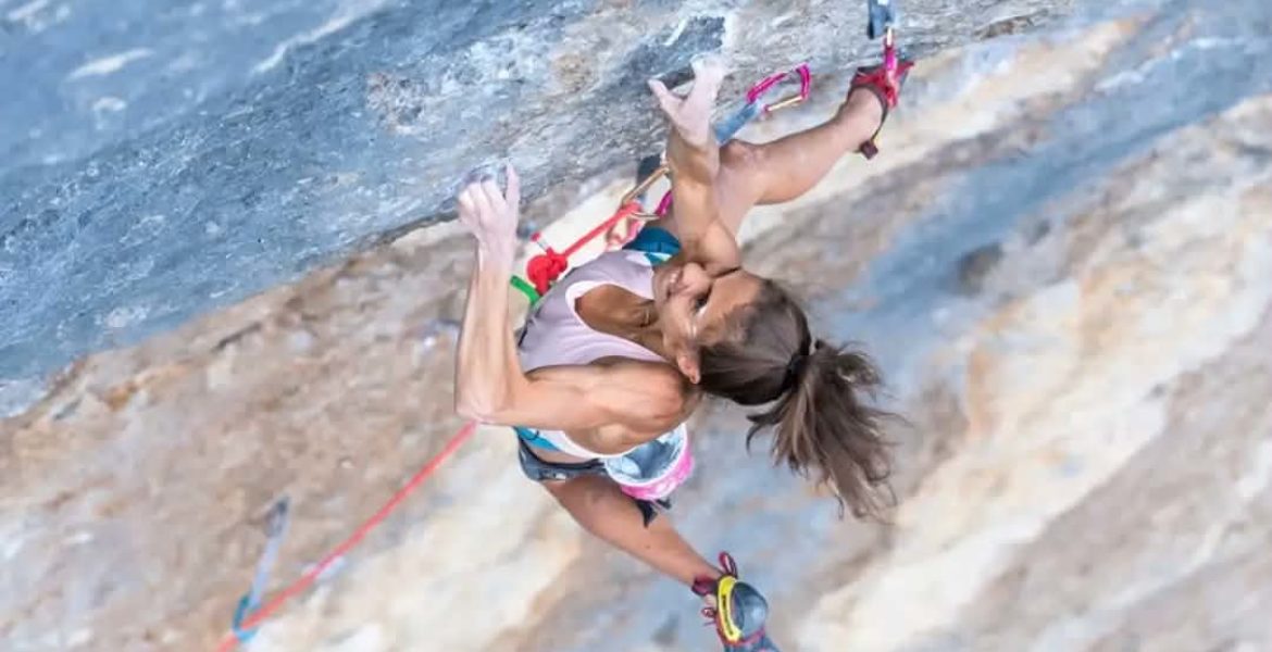Laura Rogora empoche le 3ème 9b+ féminin en mode express ! – Laura Rogora climbs the third female 9b+ very quickly!