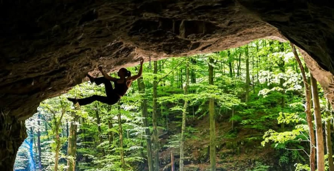 Noé Looser s&rsquo;offre un 9a sans corde ! – Noé Looser sends a 9a without rope!
